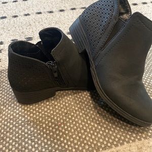 Black Mia boots for kids size toddler, 12